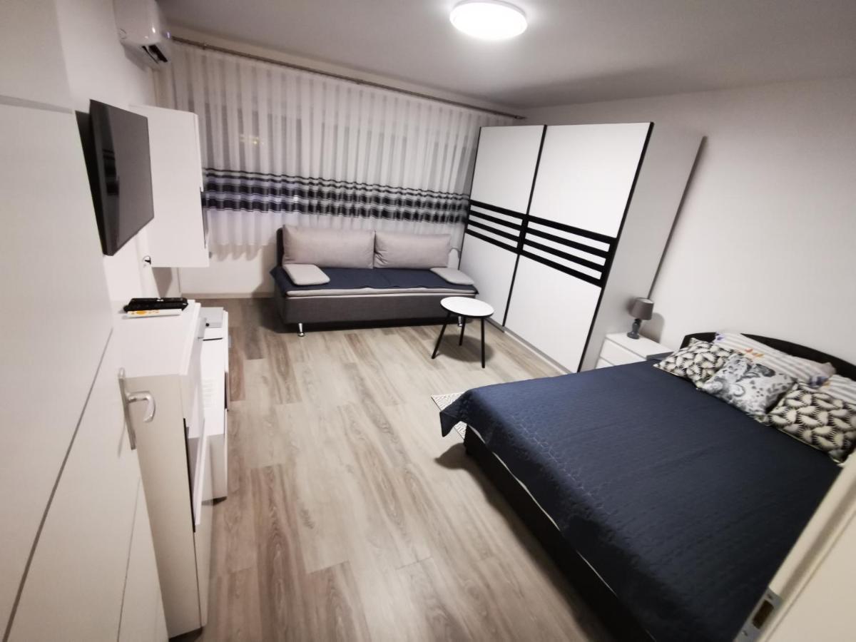 Ema Studio Apartman Karlovac Bagian luar foto