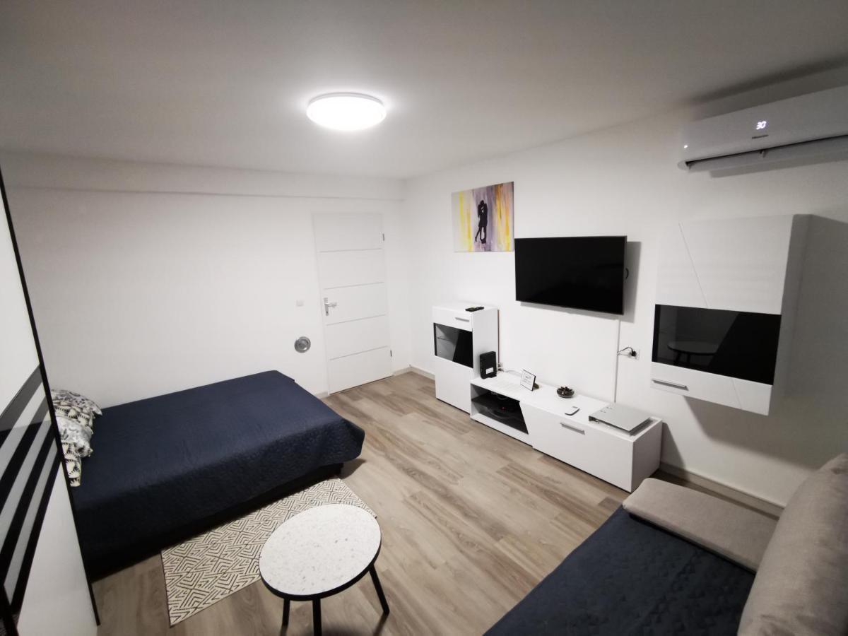 Ema Studio Apartman Karlovac Bagian luar foto
