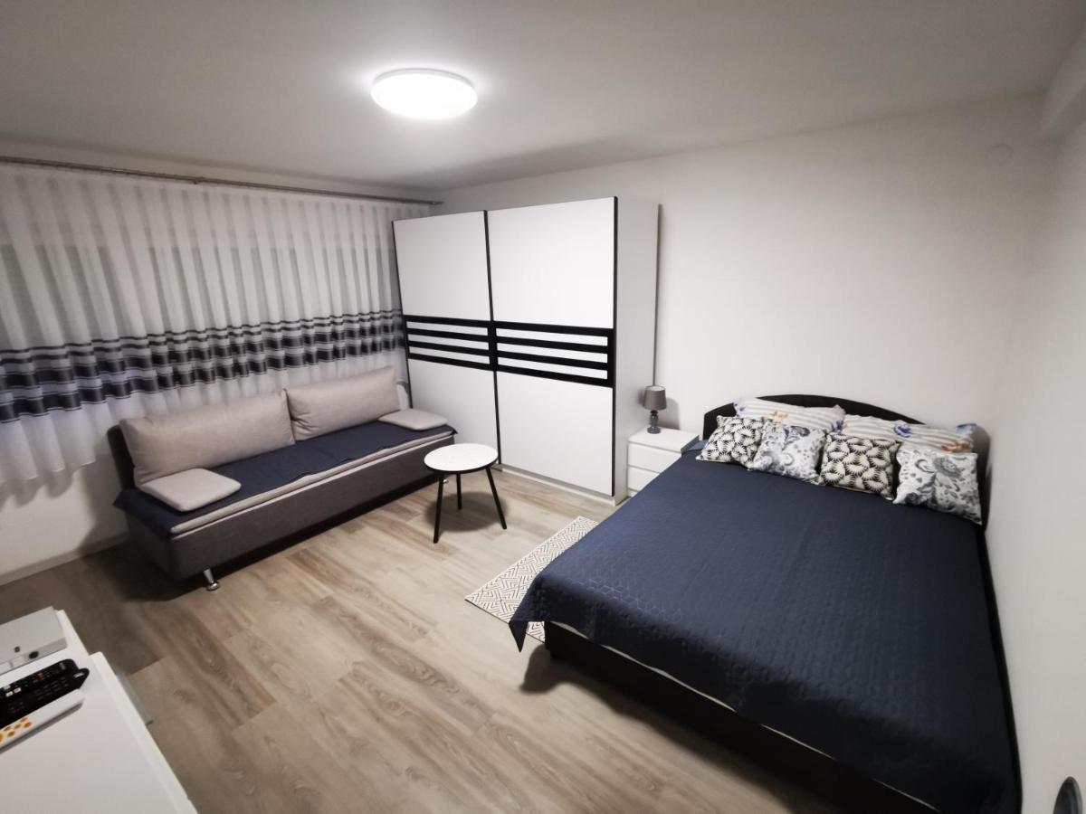 Ema Studio Apartman Karlovac Bagian luar foto