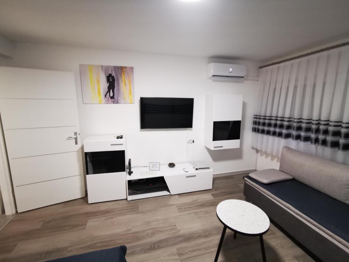 Ema Studio Apartman Karlovac Bagian luar foto
