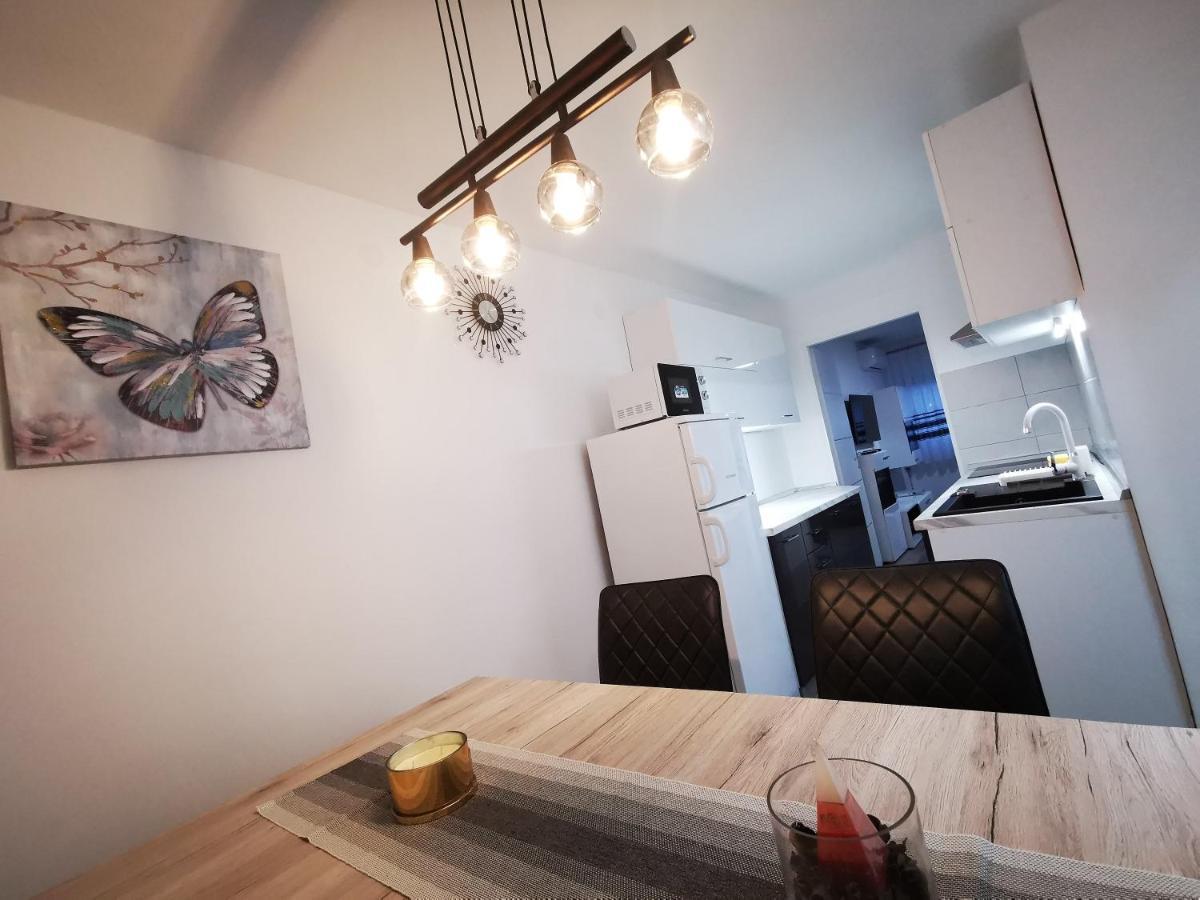Ema Studio Apartman Karlovac Bagian luar foto